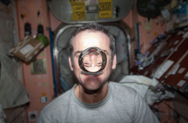 Illustration for article titled Beloved ISS Commander Chris Hadfield Is Retiring